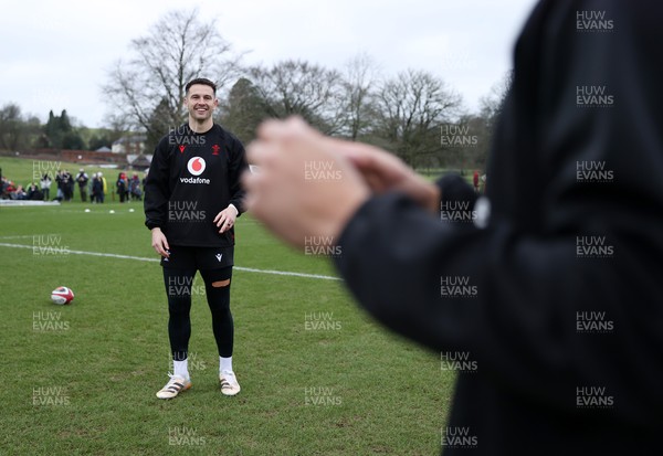 180226 - Wales Rugby Training ahead of their 6 Nations game against Scotland - Owen Watkin during training