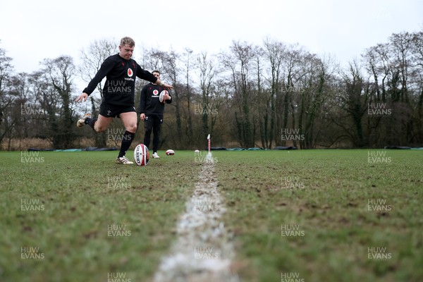 180226 - Wales Rugby Training ahead of their 6 Nations game against Scotland - Sam Costelow during training