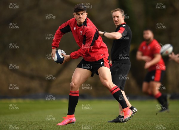 180321 - Wales Rugby Training - Louis Rees-Zammit during training