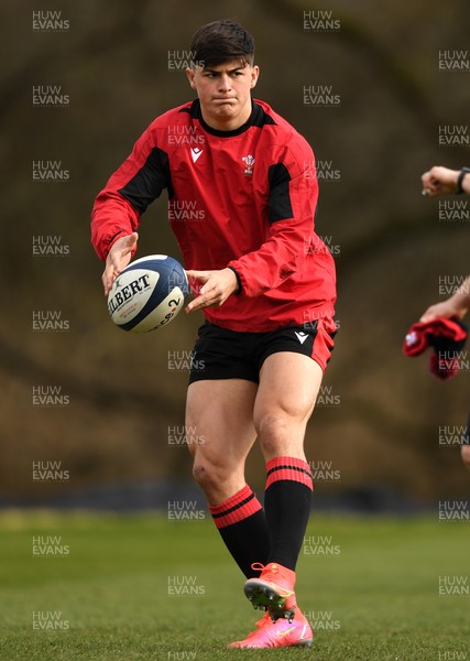 180321 - Wales Rugby Training - Louis Rees-Zammit during training