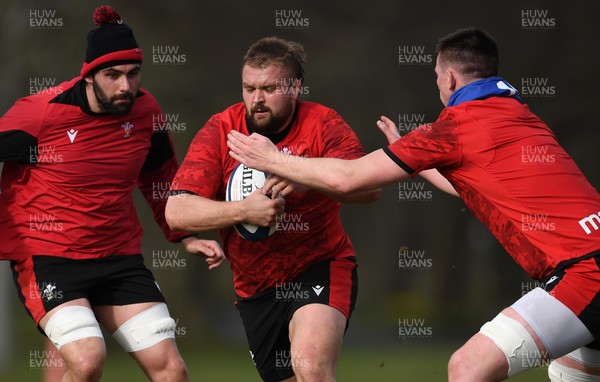 180321 - Wales Rugby Training - Tomas Francis during training