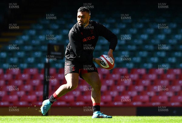 180322 - Wales Rugby Training - Willis Halaholo during training