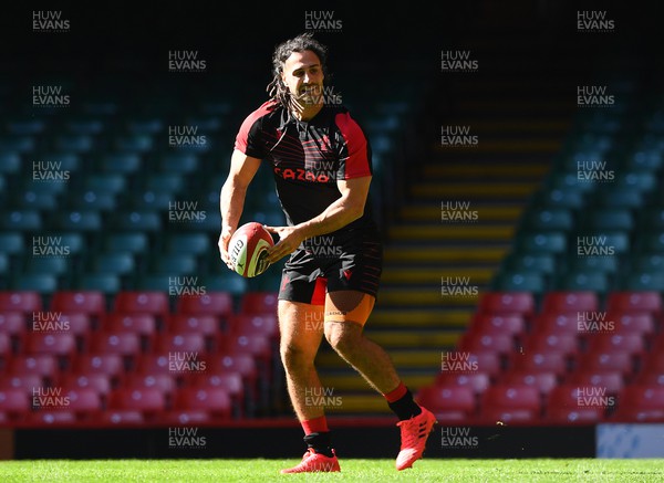 180322 - Wales Rugby Training - Josh Navidi during training