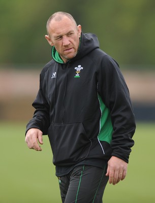 18.05.09 - Wales Rugby Training - Wales coach Robin McBryde makes a point during training. 