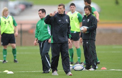 18.05.09 - Wales Rugby Training - Wales defence coach Sean Holley makes a point during training. 