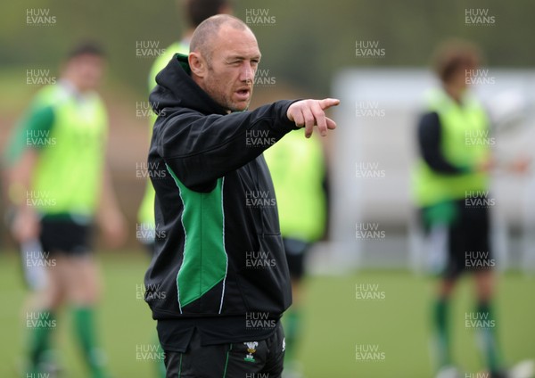 18.05.09 - Wales Rugby Training - Wales coach Robin McBryde makes a point during training. 