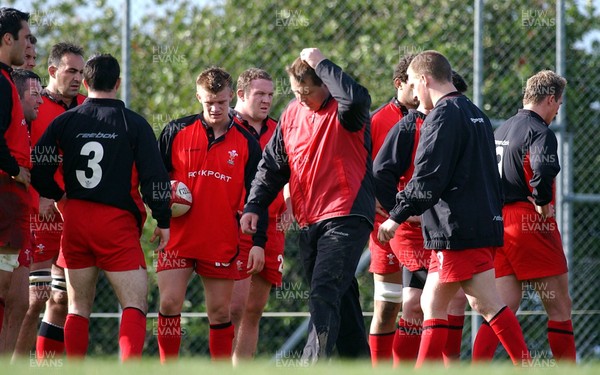 180603 - Wales Rugby Training - Wales coach Steve Hansen takes his team through last minute preparations ahead of the test with New Zealand on Saturday