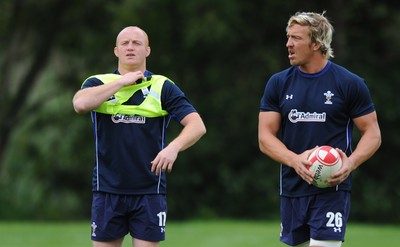 18.08.11 - Wales Rugby Training - Martyn Williams and Andy Powell during training. 