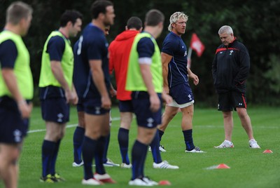 18.08.11 - Wales Rugby Training - Andy Powell and head coach Warren Gatland during training. 