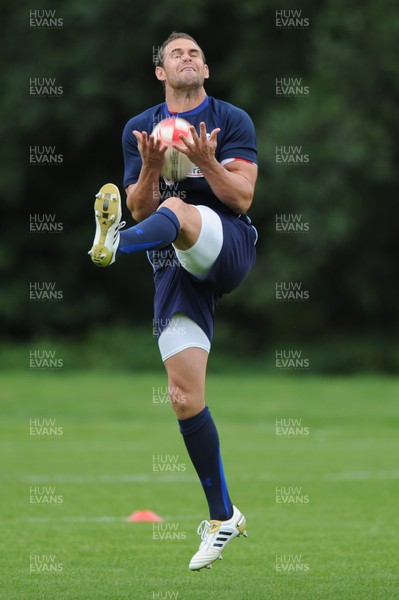18.08.11 - Wales Rugby Training - Lee Byrne during training. 