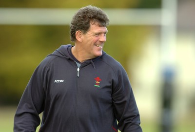 18.09.07 - Wales Rugby World Cup Training - Wales Coach, Gareth Jenkins during training 