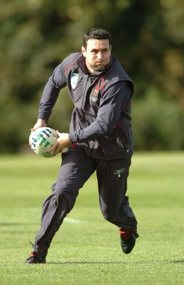 18.09.07 - Wales Rugby World Cup Training - Stephen Jones in action during training 