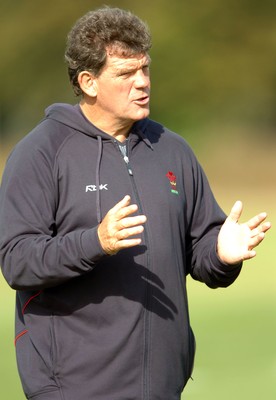 18.09.07 - Wales Rugby World Cup Training - Wales Coach, Gareth Jenkins during training 