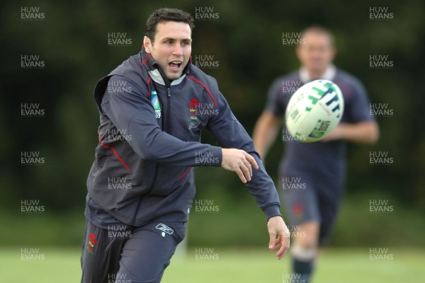 18.09.07 - Wales Rugby World Cup Training - Stephen Jones in action during training 