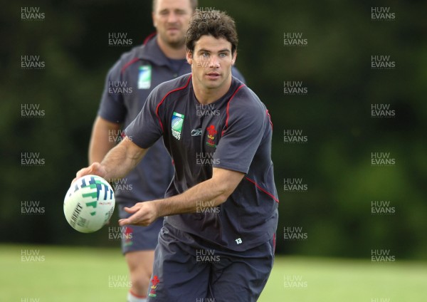 18.09.07 - Wales Rugby World Cup Training - Mike Phillips in action during training 