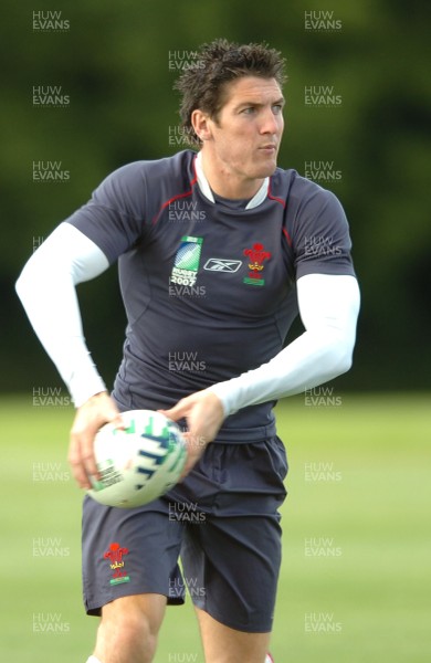 18.09.07 - Wales Rugby World Cup Training - James Hook in action during training 