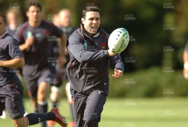 18.09.07 - Wales Rugby World Cup Training - Stephen Jones in action during training 