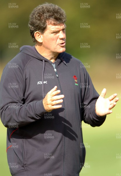 18.09.07 - Wales Rugby World Cup Training - Wales Coach, Gareth Jenkins during training 