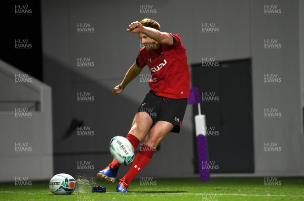 180919 - Wales Rugby Training - Rhys Patchell during training