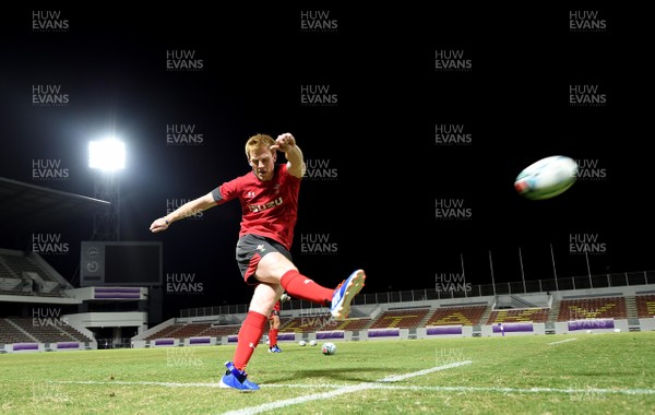 180919 - Wales Rugby Training - Rhys Patchell during training