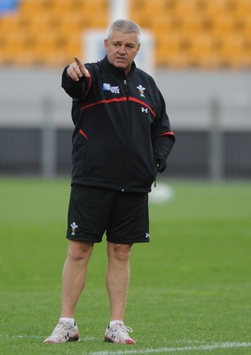 18.10.11 - Wales Rugby Training - Wales head coach Warren Gatland during training. 