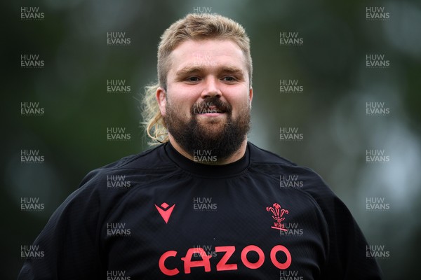181021 - Wales Rugby Training - Tomas Francis during training
