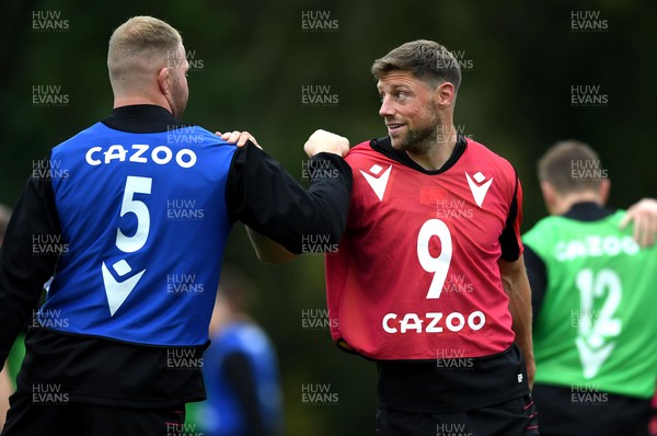 181021 - Wales Rugby Training - Ross Moriarty and Rhys Priestland during training