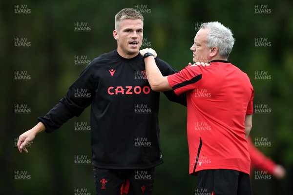 181021 - Wales Rugby Training - Gareth Anscombe and Paul Stridgeon during training