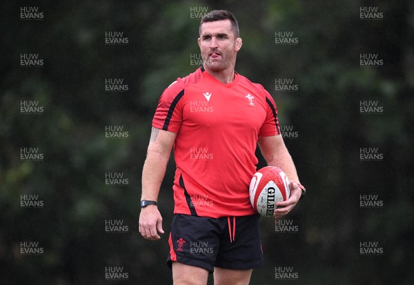 181021 - Wales Rugby Training - Huw Bennett during training