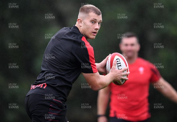 181021 - Wales Rugby Training - Ben Carter during training