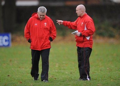 18.11.08 - Wales Rugby Training - Wales Coach, Warren Gatland and defence coach, Shaun Edwards during training 