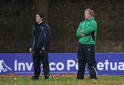 18.11.08 - Wales Rugby Training - James Hook and Andy Powell sit out of training 