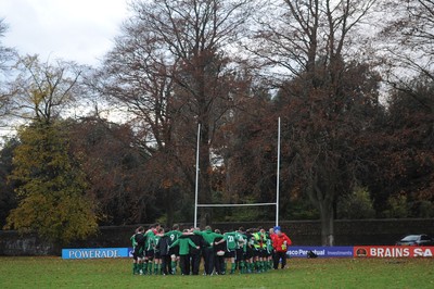 18.11.08 - Wales Rugby Training - Wales team talk during training 