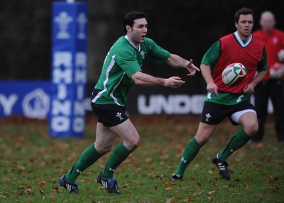 18.11.08 - Wales Rugby Training - Stephen Jones in action during training 