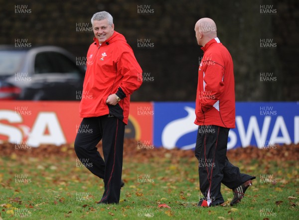 18.11.08 - Wales Rugby Training - Wales Coach, Warren Gatland and defence coach, Shaun Edwards during training 