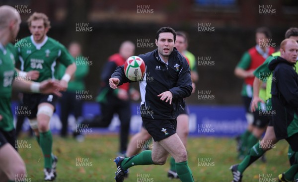 18.11.08 - Wales Rugby Training - Stephen Jones in action during training 