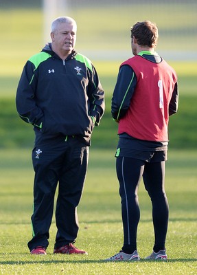 181114 - Wales Rugby Training - Warren Gatland talks to Leigh Halfpenny during training