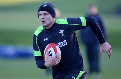 181114 - Wales Rugby Training - Dan Biggar during training