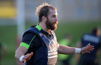 181114 - Wales Rugby Training -Alun Wyn Jones during training