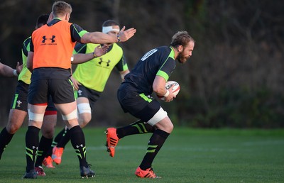 181114 - Wales Rugby Training -Alun Wyn Jones during training