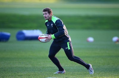 181114 - Wales Rugby Training -Leigh Halfpenny during training