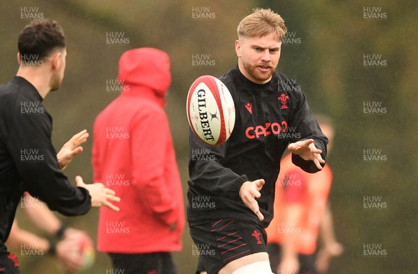 181121 - Wales Rugby Training - Aaron Wainwright during training