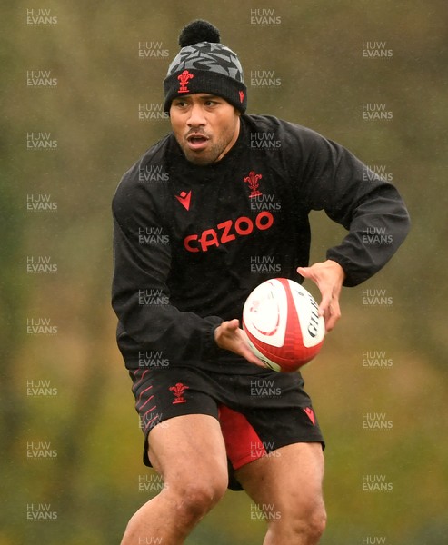 181121 - Wales Rugby Training - Willis Halaholo during training