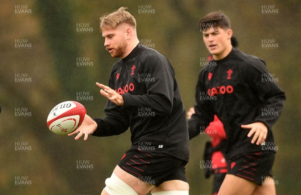 181121 - Wales Rugby Training - Aaron Wainwright during training