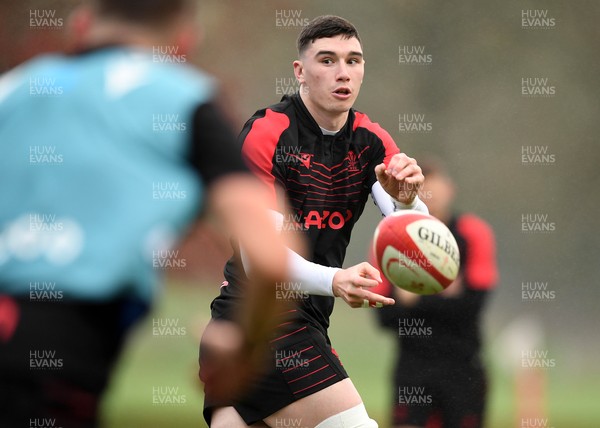 181121 - Wales Rugby Training - Seb Davies during training