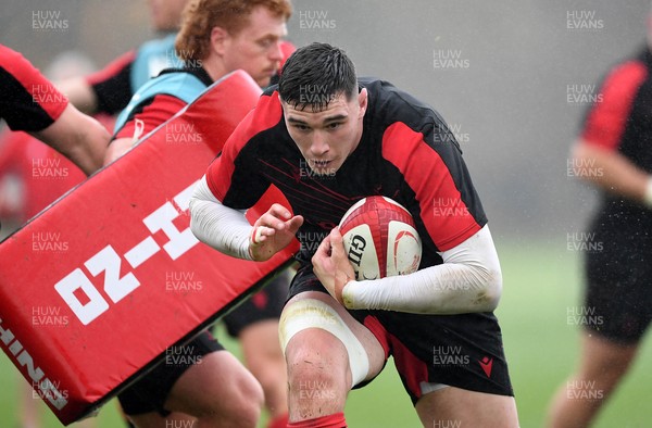 181121 - Wales Rugby Training - Seb Davies during training