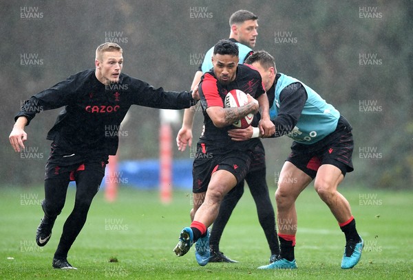181121 - Wales Rugby Training - Willis Halaholo during training