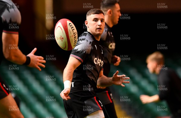 181122 - Wales Rugby Training - Dane Blacker during training