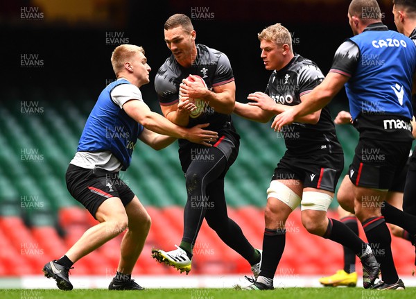 181122 - Wales Rugby Training - George North during training