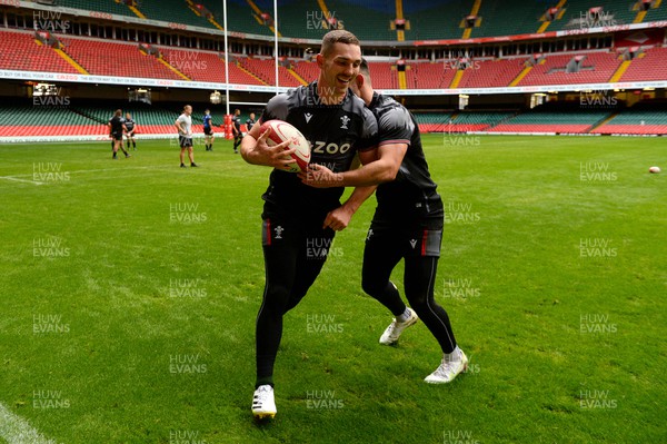 181122 - Wales Rugby Training - George North and Owen Watkin during training